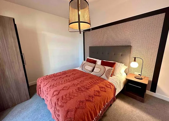 1 Bed Flat With View Of Old Trafford
