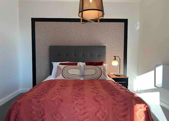 1 Bed Flat With View Of Old Trafford