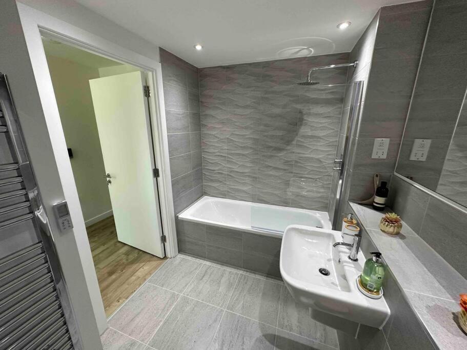 1 Bed Flat With View Of Old Trafford Appartement *